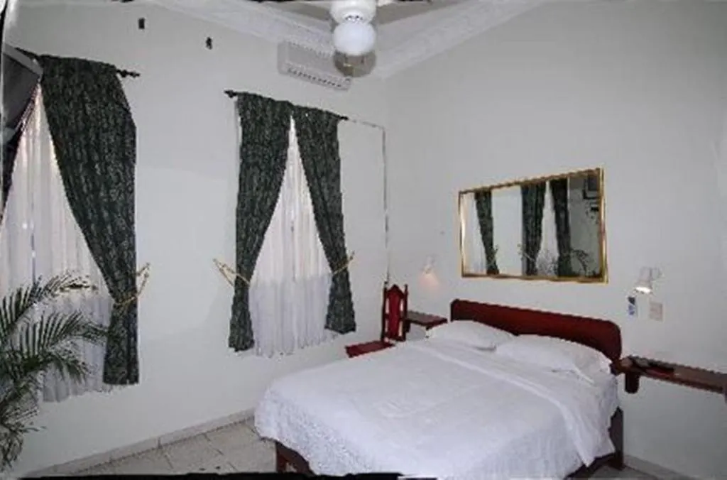 Foreigner'S Club Hotel Santo Domingo 0*,